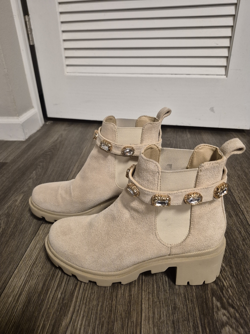 Steve Madden Amulet Beige Suede Jeweled Chelsea Boots 9.5